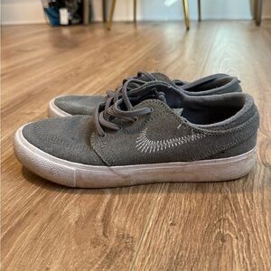 Nike Gray Suede Low-Top Skate Sneakers with White Swoosh